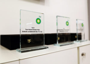 TORA Petrol’e BP’den 2016 SEC-G Birincilik Performans ödülü Verildi