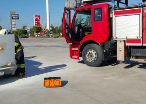 Tora Petrol Akaryakıt istasyonunda araç yangınına müdahale etti